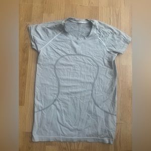 lululemon great condition black and white stripe swiftly tech size 10